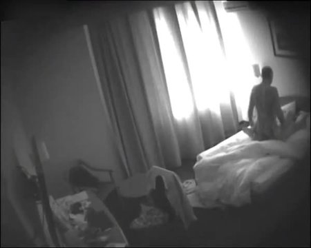 Скрытая камера записала секс двух геев в номере отеля